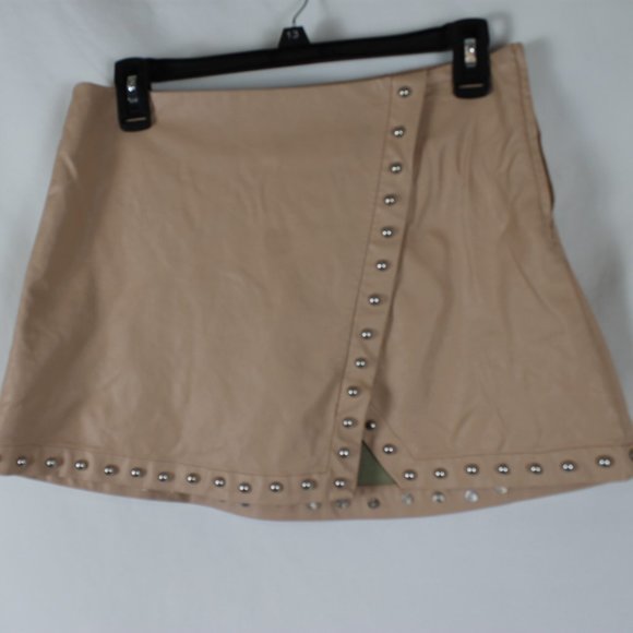 FOREVER 21 Mini Skirt Skort Woman Sizse Small Peach Faux Leather Silver Studded - Picture 7 of 11